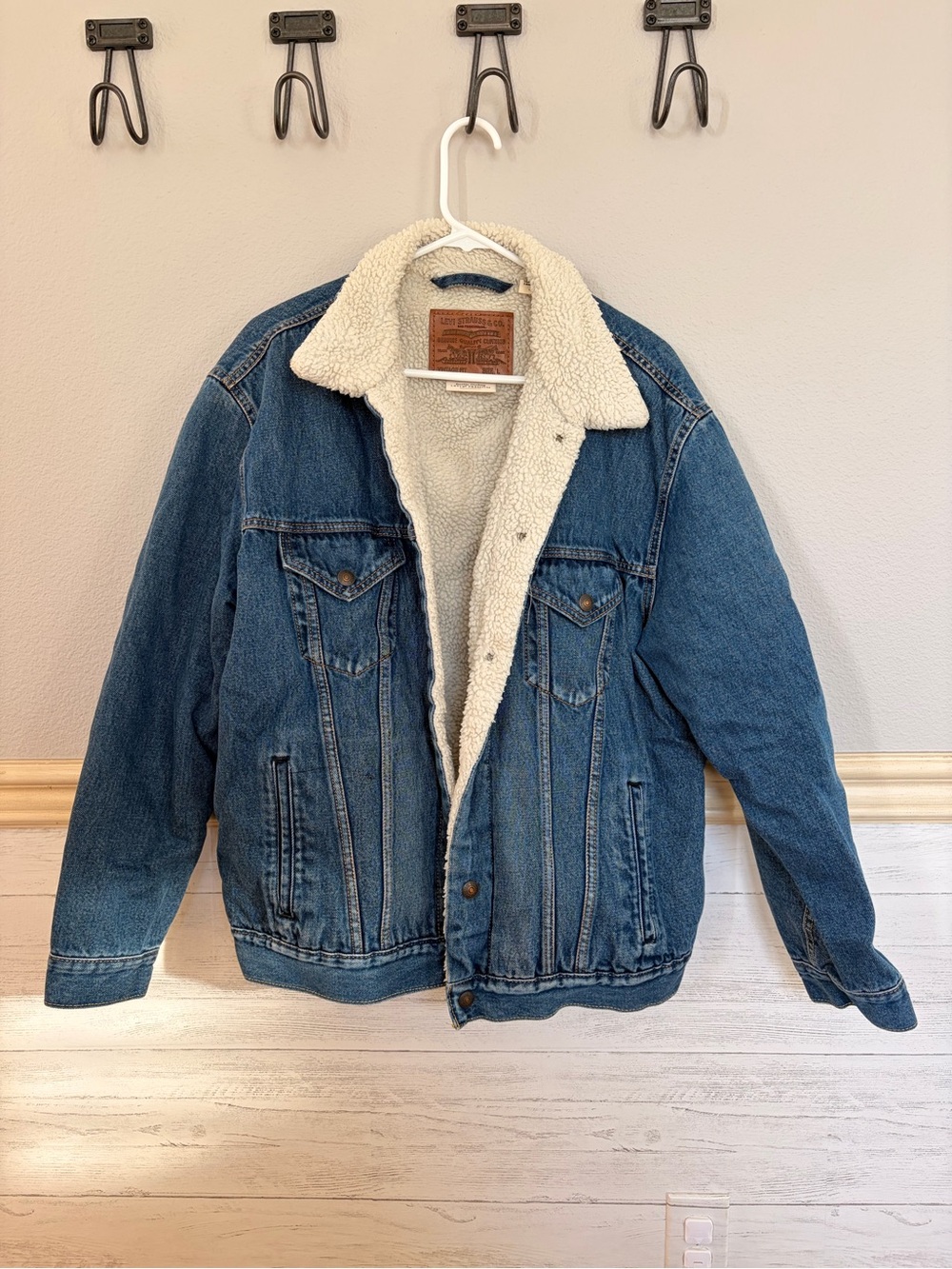 Classic Heavy Duty Levis Sherpa-Lined Denim Jacket